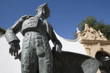 Statue von Cayetano Ordonez vor der Stierkampfarena